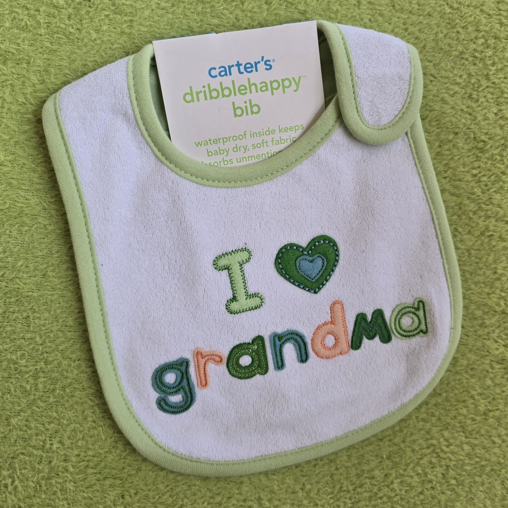 NWT  NEWBORN + Up BABY BOYS & GIRLS BIB Green & White TERRY- I LOVE GRANDMA (M2)